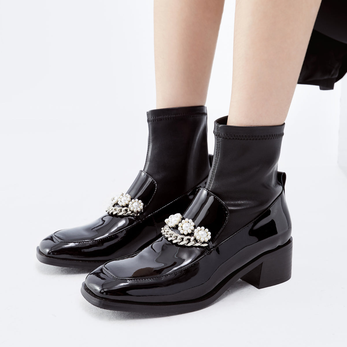 Chanel Black Leather Ankle Boots with Pearl Chain Detail - 41 / 40