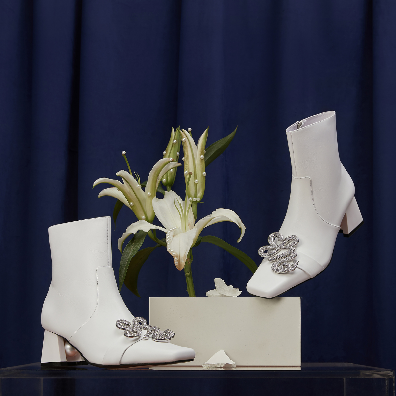 Ladies Square Toe with Metal Brooch Bootie 5553 White - House of Avenues - Designer Shoes | 香港 | 女Ã? House of Avenues