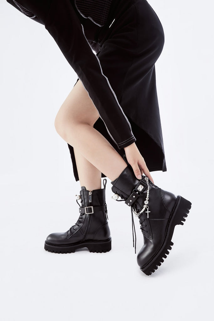 In The Name Of Love Ladies' Cross With Chain Leather Military Bootie 5563 Black - House of Avenues - Designer Shoes | 香港 | 女Ã? House of Avenues