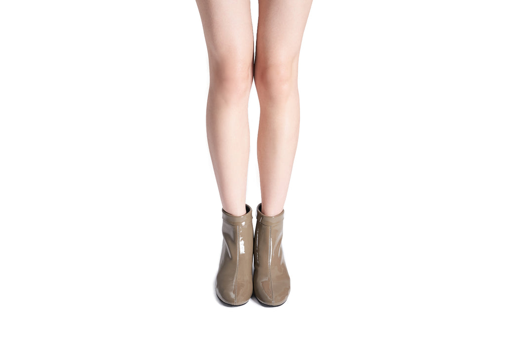 PATENT ROUND BOOTIE 5477 (Brown) - House of Avenues - Designer Shoes | 香港 | 女Ã? House of Avenues